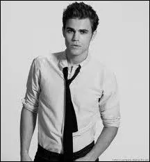 Je sors avec Paul Wesley. Je suis...
