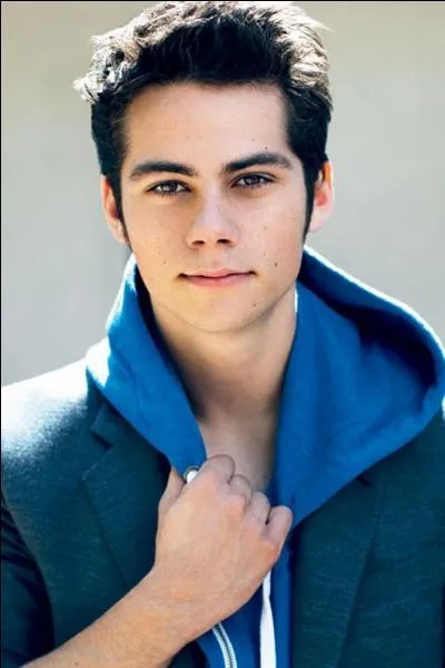 Je sors avec Dylan O'Brien. Qui suis-je ?