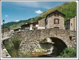 Je vous emmne dans le village midi-pyrnen de Mrens-les-Vals. Nous nous rendons dans le dpartement n ...