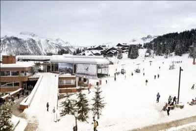 A Courchevel, ils se croient  Cannes : Quel est cet htel ?