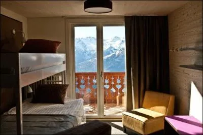 Encore  l'Alpe d'Huez cet htel a le mme nom qu'une oeuvre de Saint Exupry publie en 1943 et dcore de ses propres aquarelles :