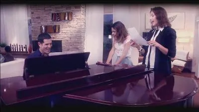 Son pre laisse-t-il Violetta chanter quand il apprend qu'elle lui a menti ?