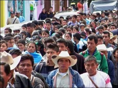 Lequel de ces synonymes du mot  peuple  a une valeur dprciative ?