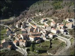 Nous survolons la commune Corse de Ciamannacce. Ce village de l'arrondissement d'Ajaccio se situe dans le dpartement n ...