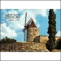 Je vous emmne  Fontvieille, o nous verrons entre autres le moulin d'Alphonse Daudet. Pour cela, nous devons nous rendre dans le dpartement ...