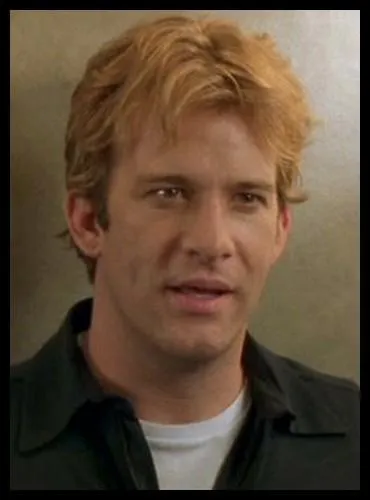 De quelle actrice tombe-t-il sous le charme dans la comdie romantique  Allumeuses !   ?