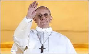 Pierooo : Saint Pierre est le premier pape chez les catholiques, mais comment s'appelle le pape qui lui l'est depuis le 13 mars 2013 ?