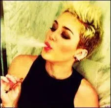 Comment s'appelle sa mre ?