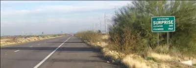  Surprise  est une ville des Etats-Unis, situe au nord-ouest de Phoenix, c'est--dire en :