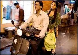 Malgré ce mariage arrangé, il est fou amoureux de sa femme et est prêt à tout pour la rendre heureuse, jusqu'à devenir quelqu'un d'autre...