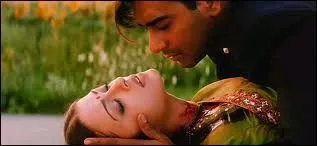 Son coeur balance entre son premier amour (Salman Khan) et son mari (Ajay Devgan) dans Hum Dil De Chuke Sanam.