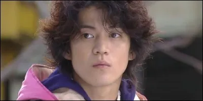 Il joue le rôle de Kazumi Koyama, homme sans le sou et qui aime rendre service à tout le monde, ce qui va compliqué sa vie. Il s'agit de :