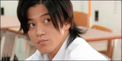 Il interprète Izumi Sano, un sportif blessé qui doit partager sa chambre avec une fille, déguisée en garçon. C'est dans :