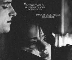 Que contient le sac  dos et quelle est sa couleur ?