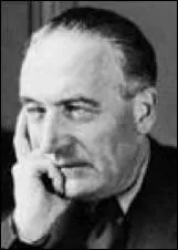 Dans quelle série, très longue et passionnante, du XXe siècle trouve-t-on le roman "Vorge contre Quinette" ?