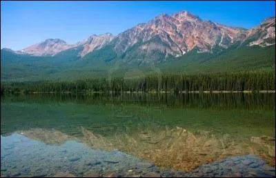 Il est le 2e plus grand pays au monde par sa superficie, il occupe aussi la partie septentrionale de l'Amrique du Nord, il est ______.