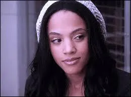 Elle est la nouvelle voisine d'Emily Fields  partir du premier pisode. Qui est-elle ?