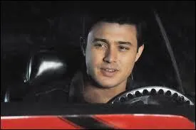 Il travaille dans la police de Rosewood et on dcouvre qu'il est amoureux de Jenna Marshall. Qui est-il ?