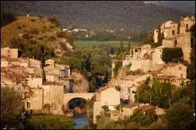 Nous partons visiter la ville de Vaison-la-Romaine. Autant connue pour ses terribles inondations que pour ses vestiges romains ou sa cit mdivale, c'est une ville du dpartement ...