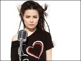 A quelle date sort son premier album solo nomm dans la catgorie  Meilleur Album de L'Anne  ?