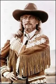 Avant de diriger son show ''The Wild West'' , Buffalo Bill était chargé de tuer des bisons afin de d'affamer les tribus indiennes qui s'en nourrissaient. Quel était son vrai nom ?