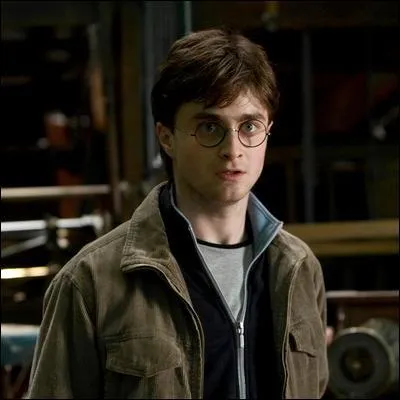 Quel dcret interdit la formation de groupes, sous le rgime de Dolores Ombrage ?