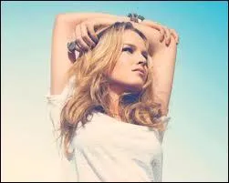 En 2012, elle est apparue dans quelle srie, jouant le rle de Callie Rogers ?