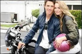 Passons  ses relations, avec qui sort-elle depuis mai 2011 (c'est un des acteurs du casting de Bonne Chance Charlie) ?