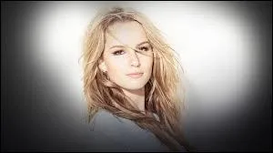 En quelle anne est-elle apparue dans le clip de son petit ami, Rocketship, o elle jouait sa petite amie ?