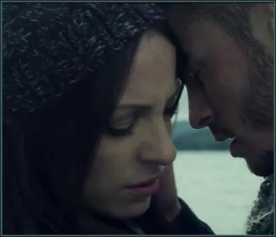 Avec qui Goldman chante-t-il  L-bas  ?