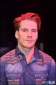 Quelle(s) chanson(s) Nyco Lilliu chante-t-il en solo ?