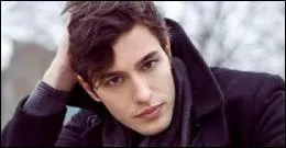 Comment s'appelle ce garon surnomm   Junior   ?