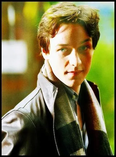 Mais c'est surtout la mini-srie Jeux de pouvoir qui le fait enfin connatre du grand public, dans le rle d'un journaliste sans scrupule. Quel est le titre original de cette srie de six pisodes ?