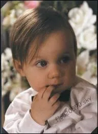 Qui est prsente au baptme de Chris ?