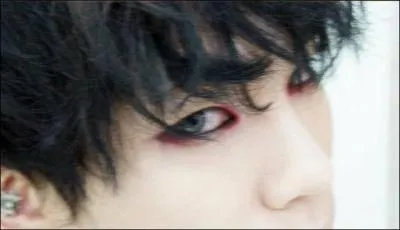 A qui sont ces yeux ?