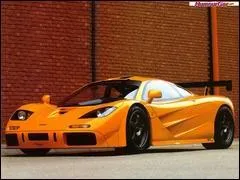 Quelle est la vitesse maxi de la McLaren F1 lm ?