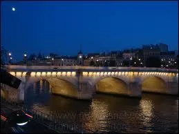 Qui chantait  Sous les ponts de Paris  ?
