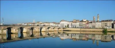 Dans laquelle de ces 3 villes y a-t-il un pont Franois Mitterrand ?