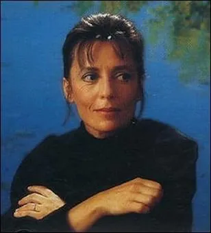 Elle est portugaise, c'est une grande pianiste. Son prnom est Maria Joao. Qui est-ce ?