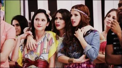 Dans les deux saisons, de qui Violetta est-elle la meilleure amie ?