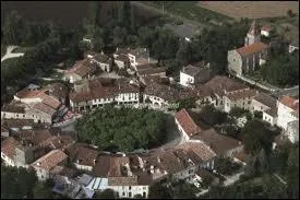 Je vous emmne visiter la commune Gersoise de Fourcs. Classe parmi les Plus Beaux Villages de France, elle se situe en rgion ...