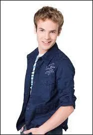 Qui est le cousin de Ludmila ?