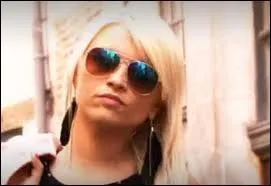 Qui est partie car elle ne se sentait pas  sa place dans  Les Ch'tis  et que sa famille lui manquait ?