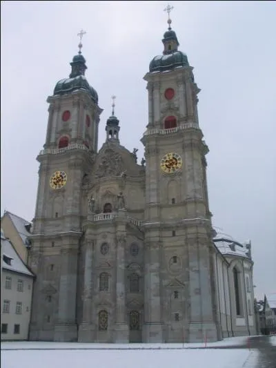 En reprenant le train, nous arrivons vers ce monument protg par l'UNESCO ; de quoi s'agit-il ?
