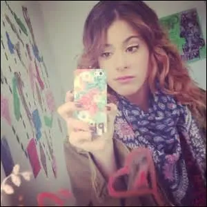 Comment s'appelle l'actrice qui joue Violetta ?