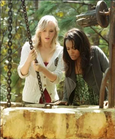 Qui sont les deux meilleures amies d'Elena ?