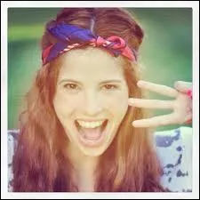 Qui est cette fille toujours de bonne humeur ?