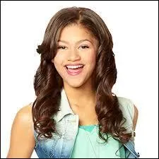 Qui est cette fille toute mignonne ?