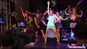 Qui a interrompu la retransmission du spectacle de You Mix dans l'pisode 20 ?