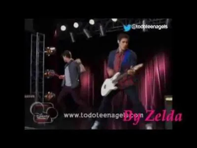 Que chantent Len et Diego sur cette photo ?